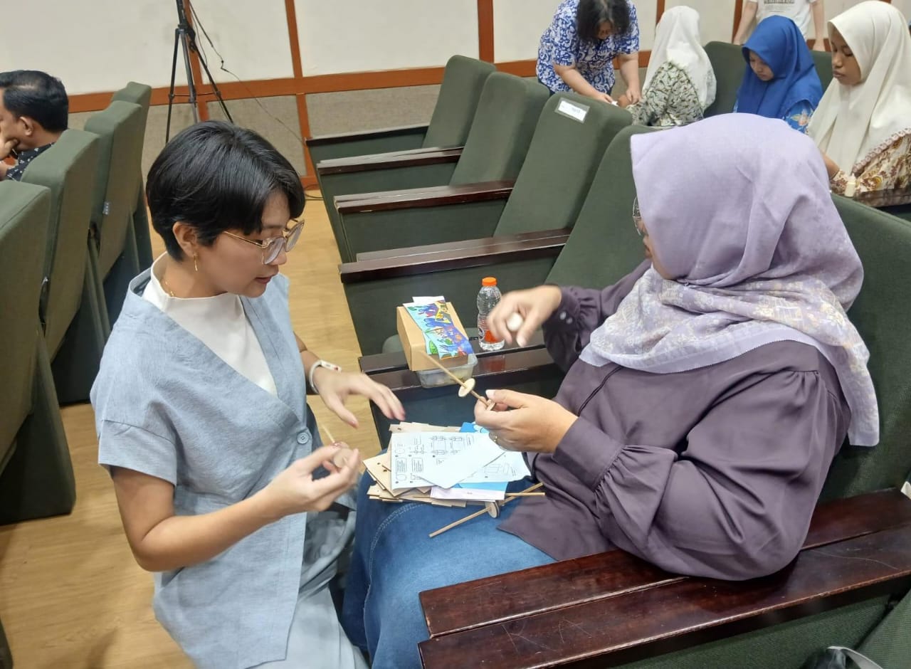 DEKATKAN: Inovasi Damar Kurung dalam bentuk edutoys yang dirancang untuk mendekatkan warisan budaya Gresik kepada generasi muda dan Gen Z.