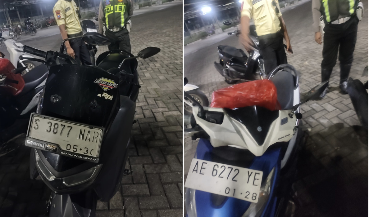 DIAMANKAN : Anggota Polisi saat mengamankan dua kendaraan yang terlibat kecelakaan di Jalan Raya Desa Tenaru, Kecamatan Driyorejo, Gresik.