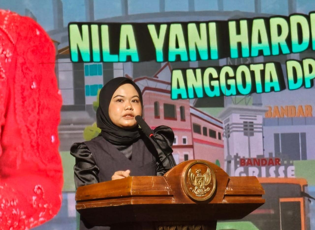 MENDORONG: Anggota Komisi VII DPR RI, Nila Yani Hardiyanti, saat memberikan motivasi dan dukungan kepada pelaku ekonomi kreatif di Gedung Nasional Indonesia (GNI) Gresik.