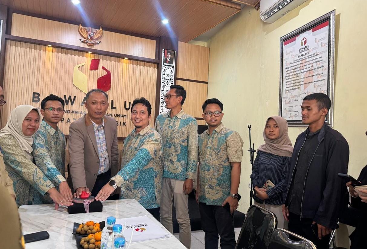 LAYANAN : Aduan masyarakat berbasis digital platform publik Bawaslu Gresik.