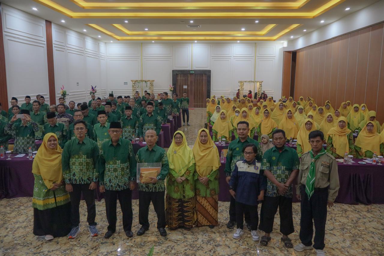 MENGUATKAN PERSYARIKATAN: Pimpinan Cabang Muhammadiyah (PCM) dan Aisyiyah Sidayu sukses menggelar Musyawarah Pimpinan Cabang (Musypimcab) di Ballroom Hotel Zam-Zam, Malang pada Sabtu (13/12).