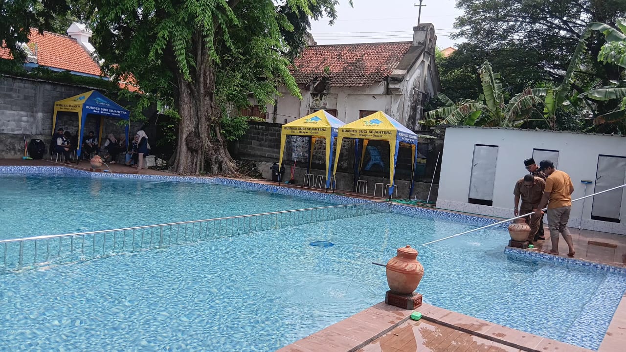 WISATA : Tampilan kolam renang wisata Sendangsono yang kini tampil lebih indah dan modern usai direnovasi. Destinasi ini diharapkan menjadi penggerak ekonomi baru bagi Desa Suci melalui sektor wisata.