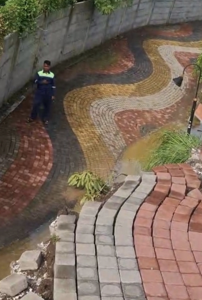 KONDISI: Penampakan area jogging track Stadion Gejos yang amblas sedalam 3-5 meter