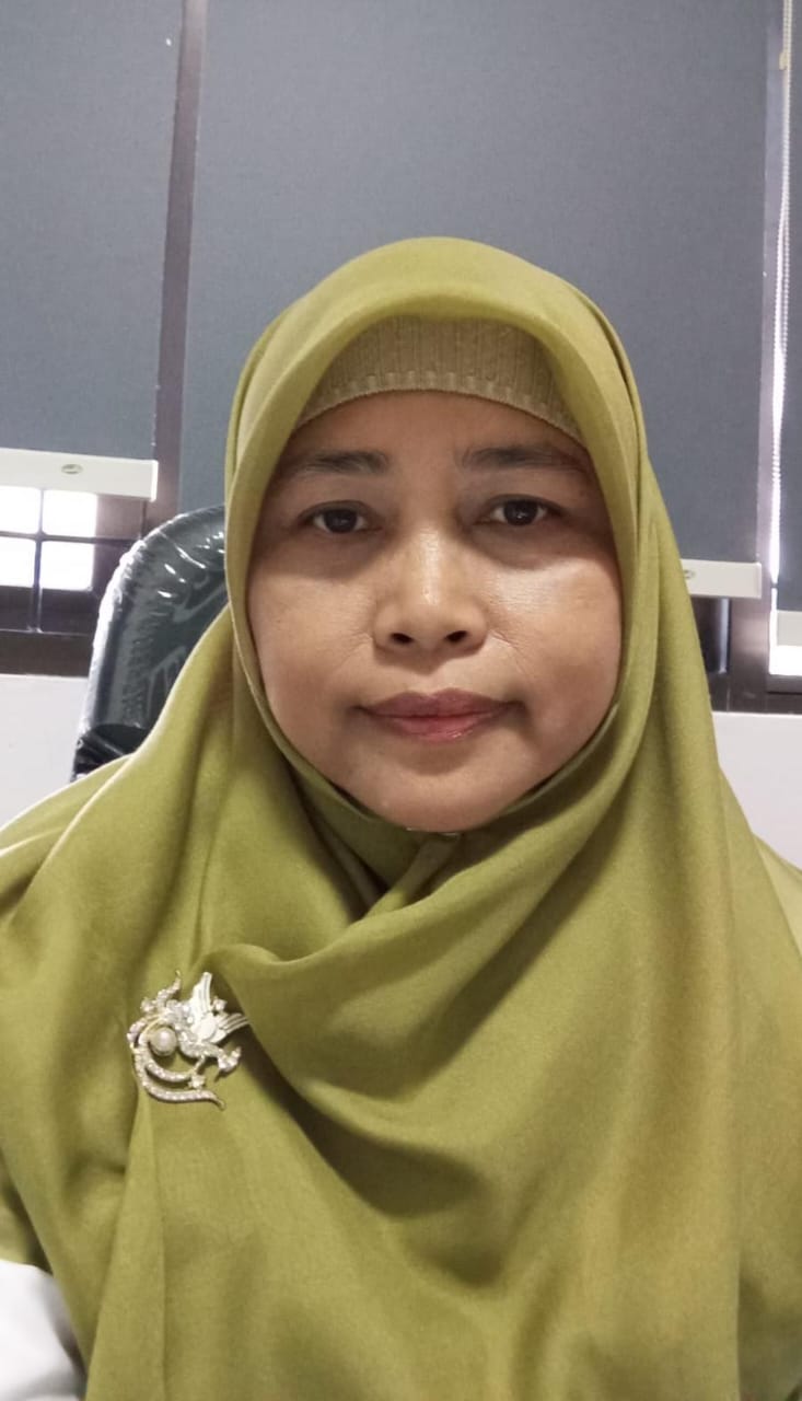 KOMITMEN: Kabid Kesehatan Masyarakat Dinkes Gresik, dr. Anik Luthfiyah, saat memaparkan evaluasi kesehatan ibu dan anak.
