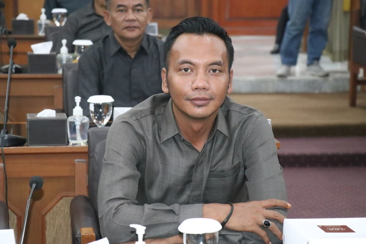 Keadilan : Komisi IV DPRD Gresik kini tengah memperjuangkan sinkronisasi data agar tidak ada lagi warga miskin yang terlewat dari daftar penerima manfaat bantuan pemerintah.