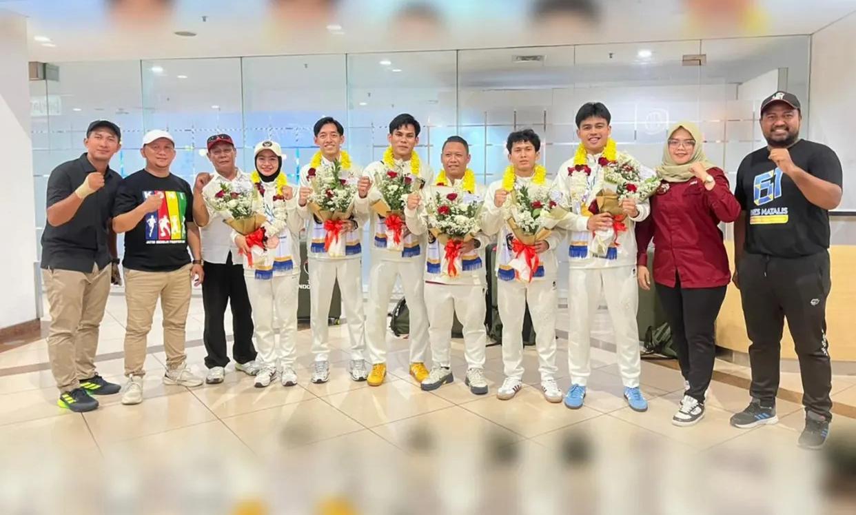 PERJUANGAN: Penyambutan atlet Hockey Gresik peraih medali emas dan perunggu SEA Games 2025 Thailand oleh pengurus KONI Gresik