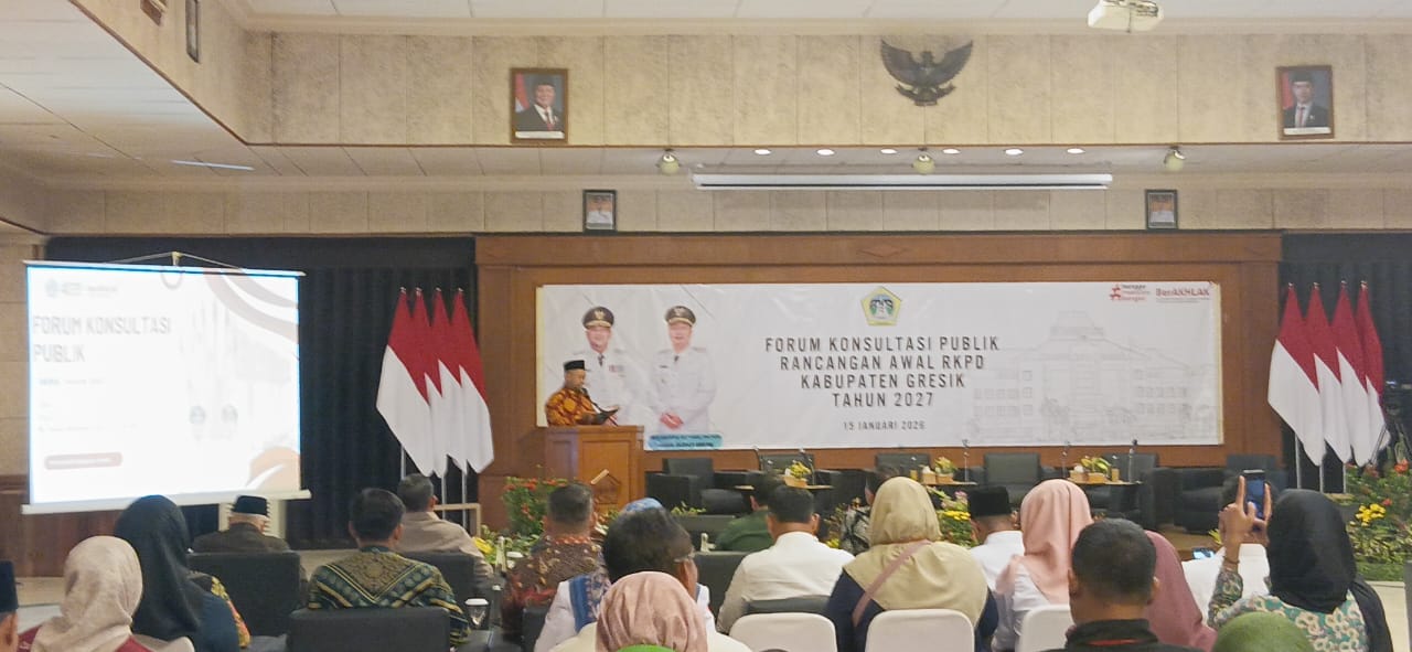 SAMBUTAN : Bupati Gresik Fandi Akhmad Yani saat memberikan arahan dalam Forum Konsultasi Publik RKPD 2027.