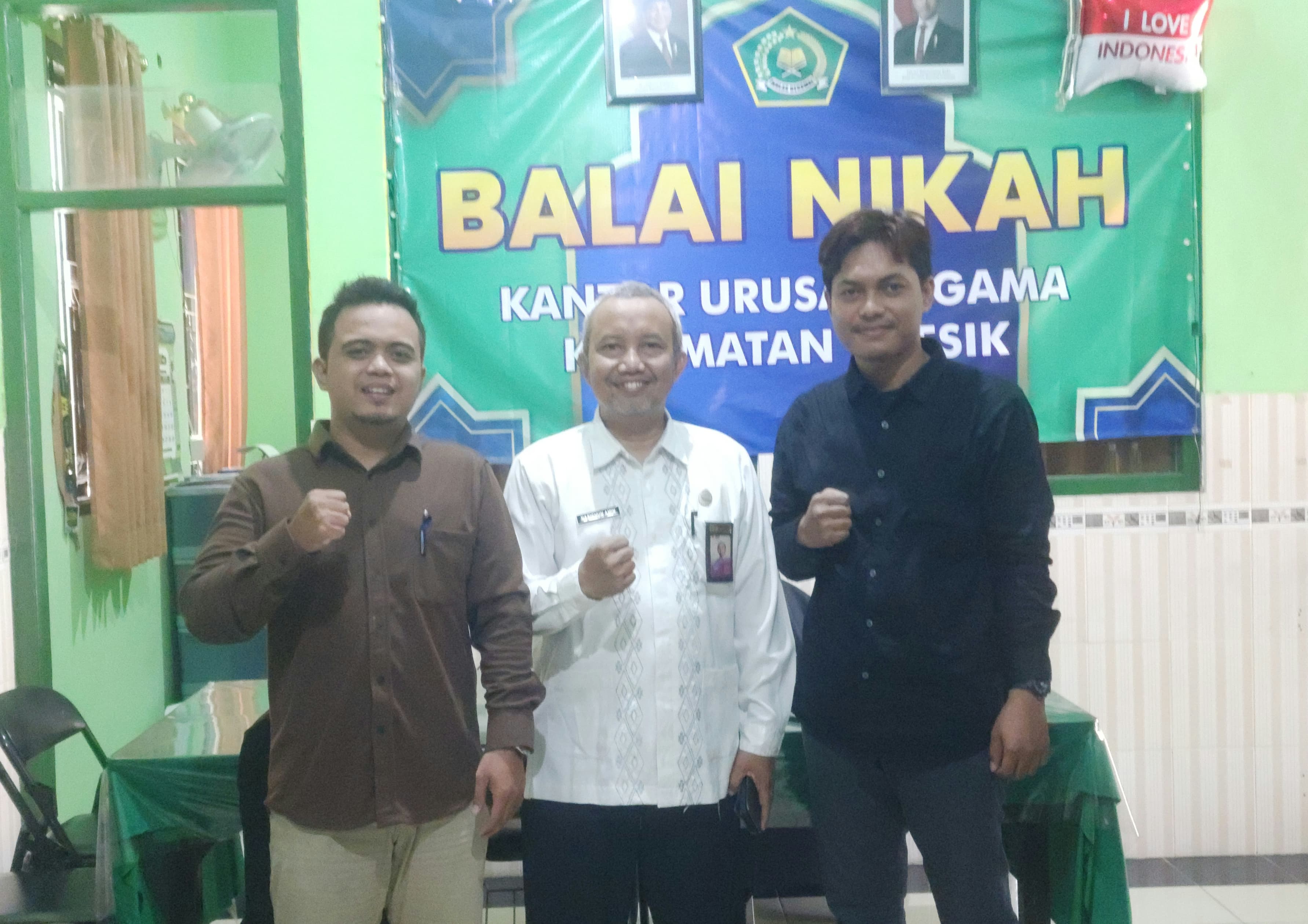 SUASANA : Pengurus LBH GP Ansor Gresik, Achmad Qomaruz Zaman.