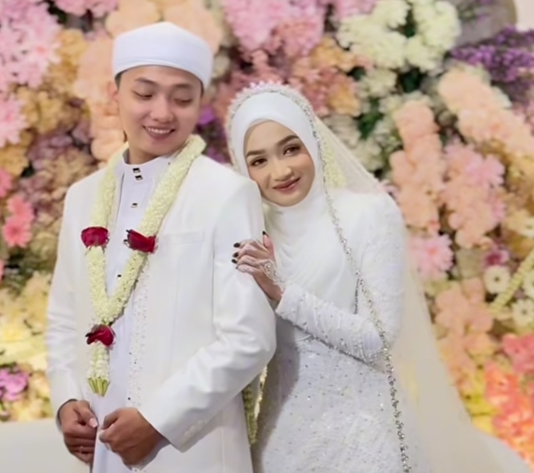 BAHAGIA: Sosok Anas Hidayatulloh yang resmi menikah dengan Ning Umi Laila