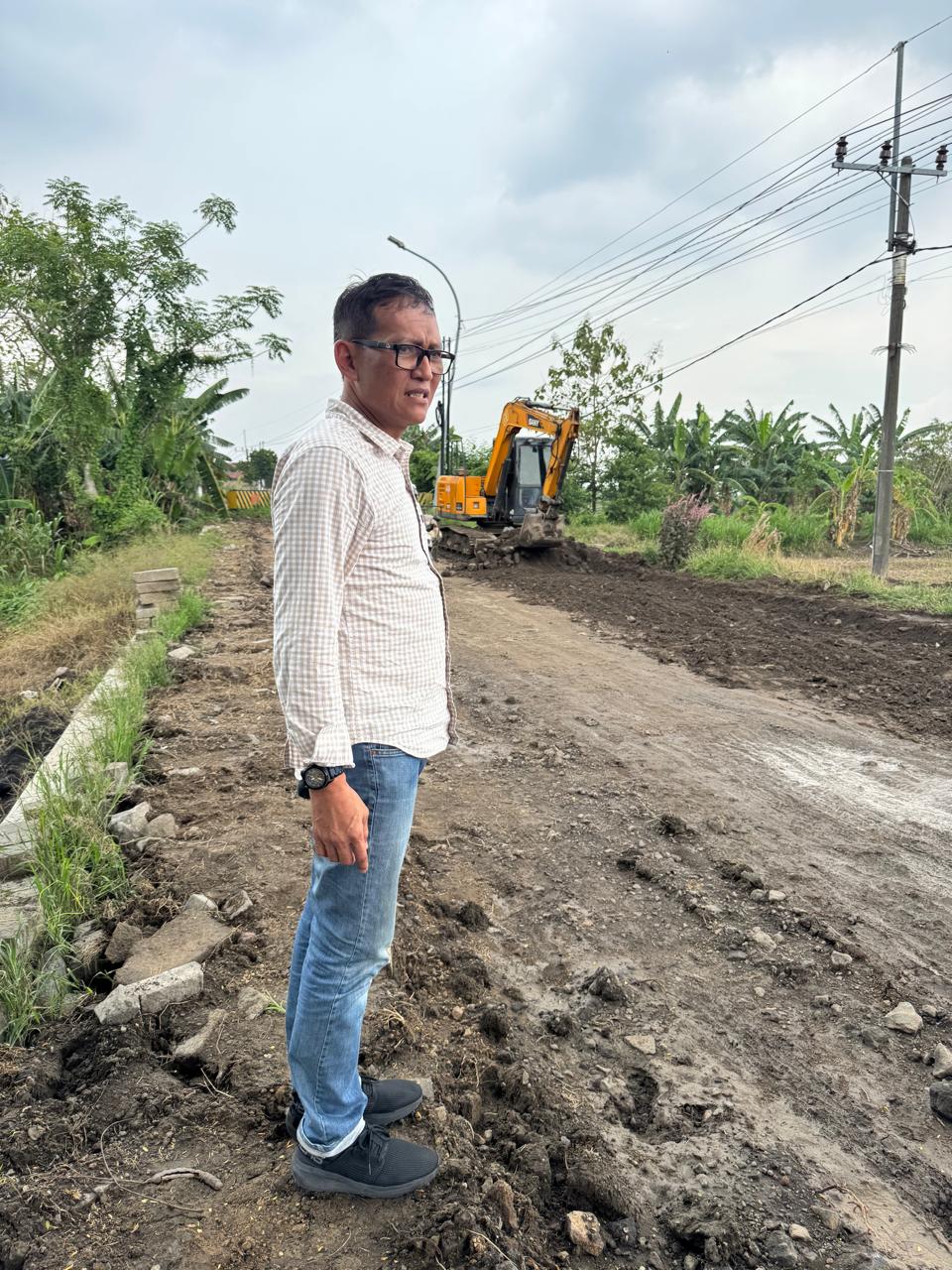 Wakil Ketua Komisi III (DPRD) Kabupaten Gresik Abdullah Hamdi memantau URC Dinas PUPR Gresik.