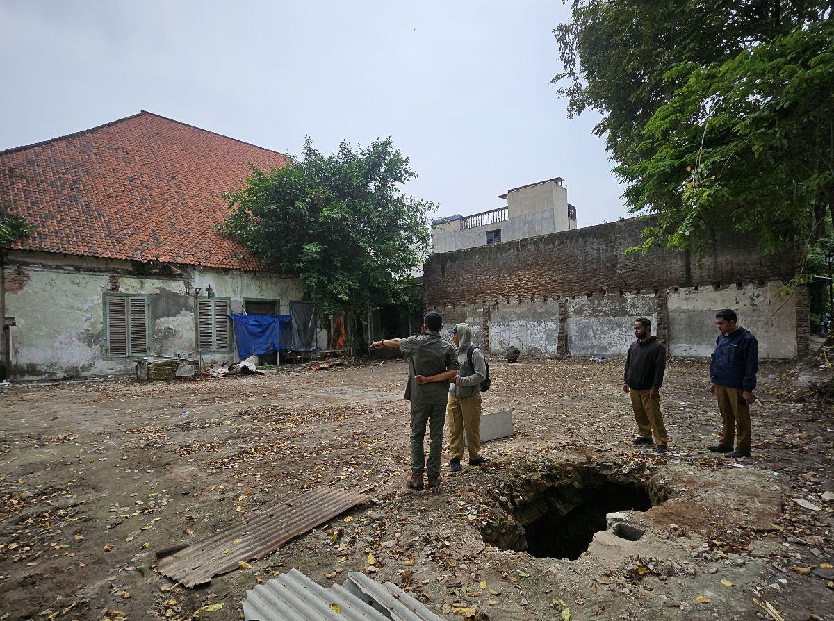 Evaluasi : Tim Disparekrafbudpora melakukan peninjauan lokasi revitalisasi kantor pos di Jalan Nyai Ageng Pinatih.