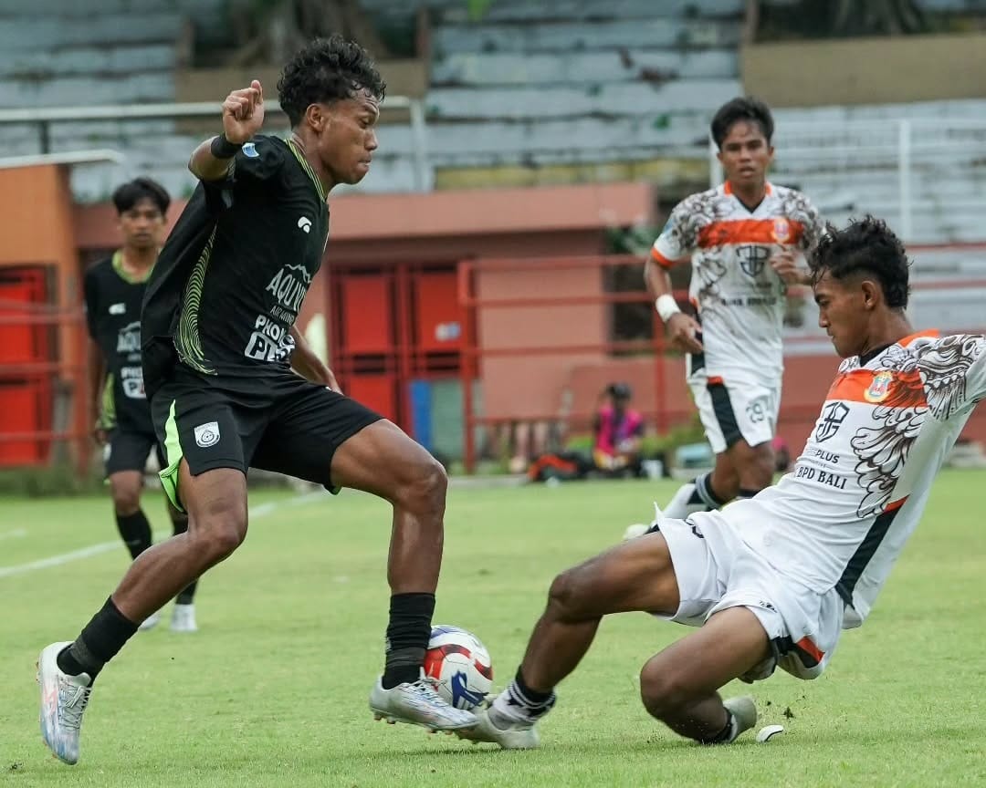 MENANG : Tim Gresik United menang melawan Perseden Denpasar kemarin.