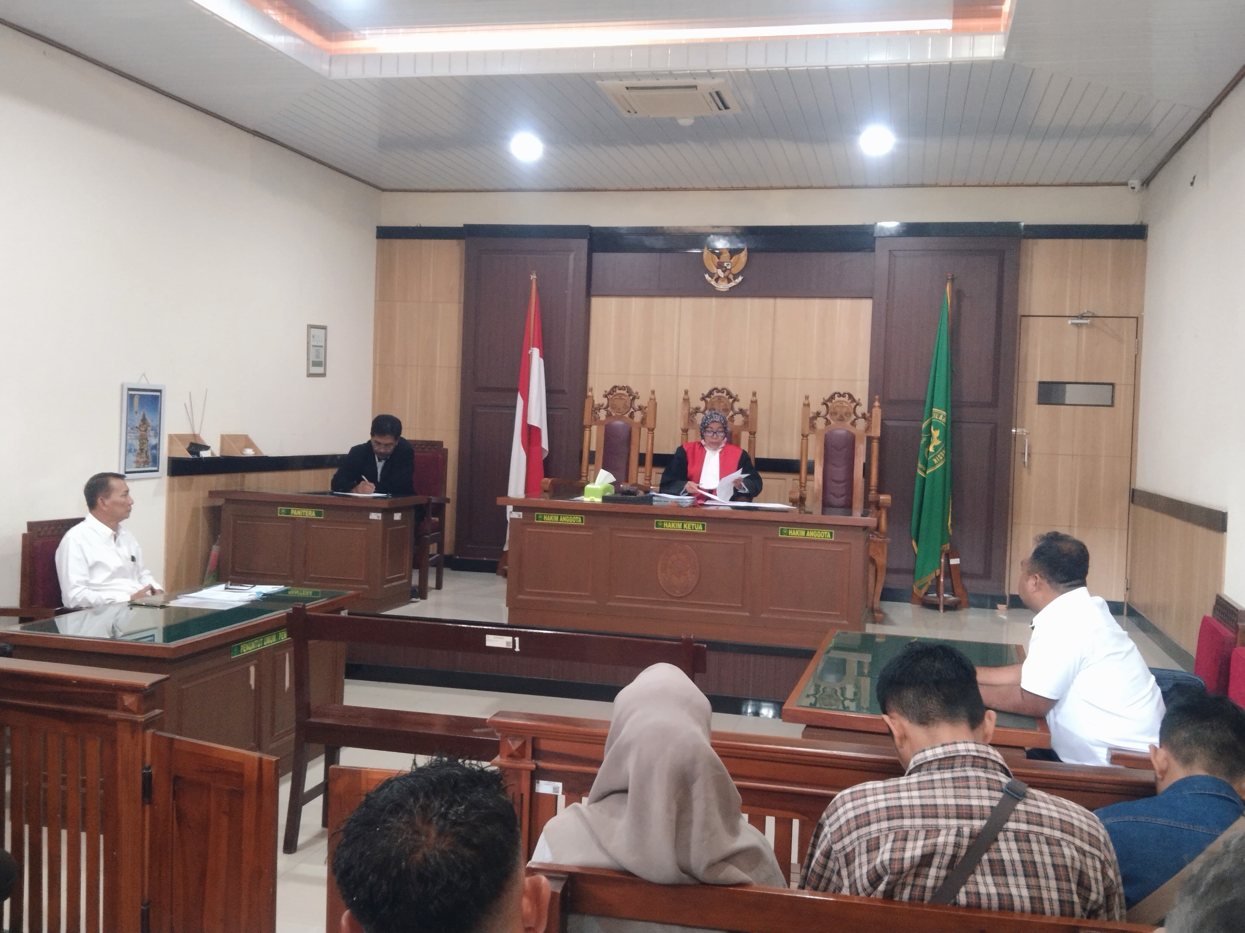 DIPRA : Suasana sidang dari pihak tersangka Freddy Eka Purnama dan Muhammad Jamaludin Kaffi mengajukan pra-peradilan di Pengadilan Negeri Gresik.