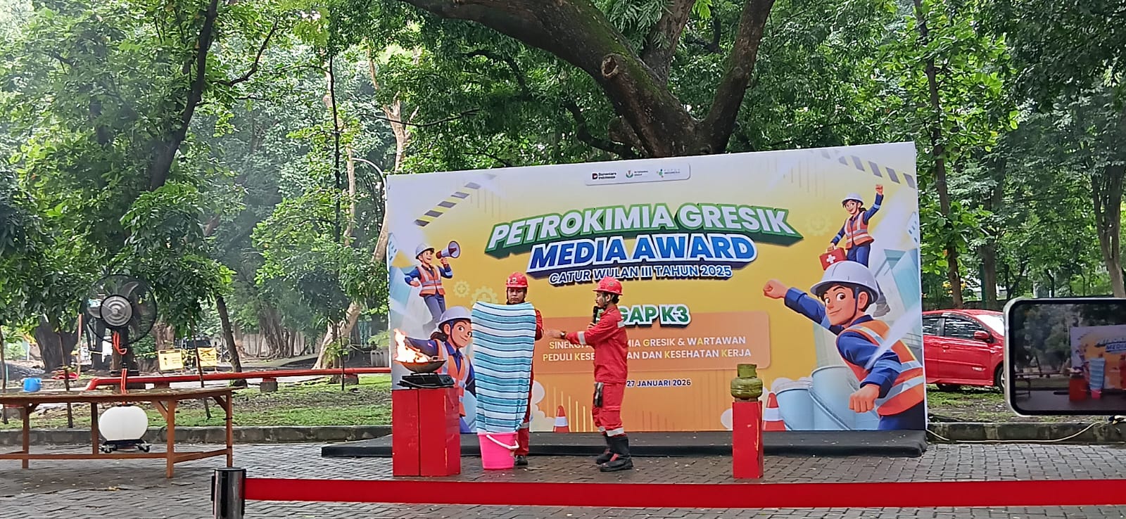SOSIALISASI : Para K3 Petrokimia Gresik saat sosialisasi kecelakaan ringan.