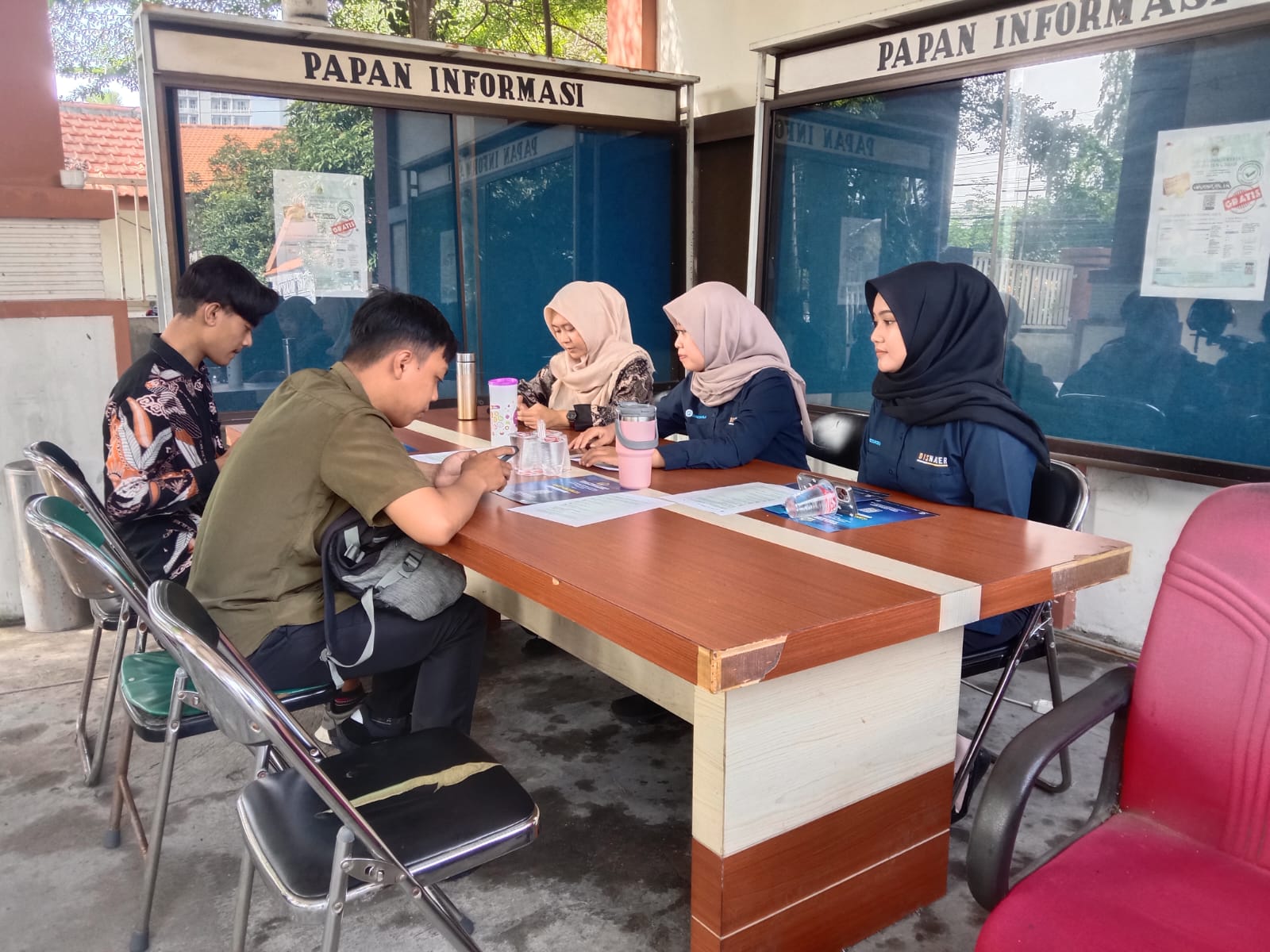 PENCAKER : Sebanyak 77 pencaker ikut Redinaker di Disnaker Gresik.