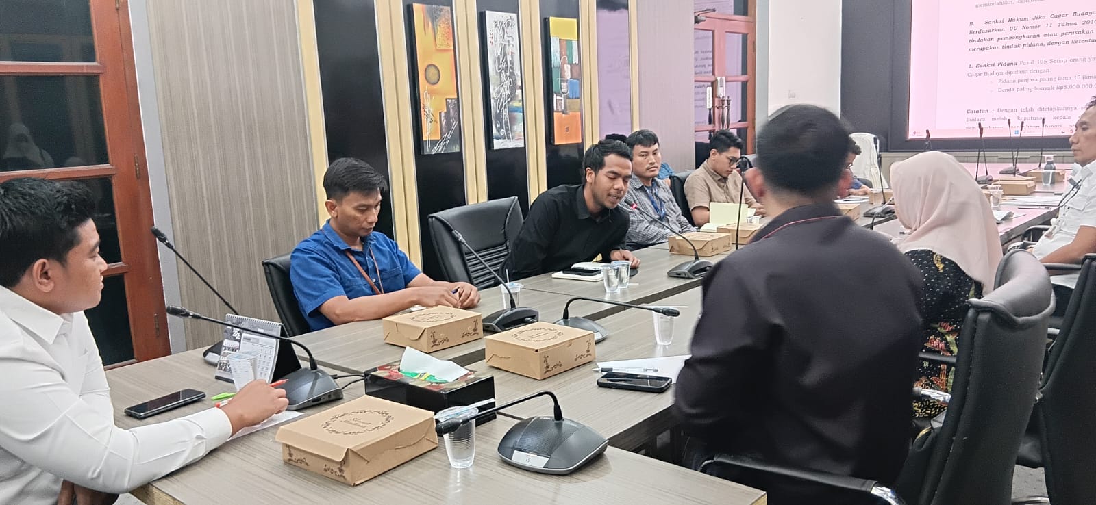 DPRD Kabupaten Gresik menggelar hearing lintas komisi bersama Komisi I dan Komisi II, PT Pos Indonesia, PT Pos Properti, serta Disparbudpora
