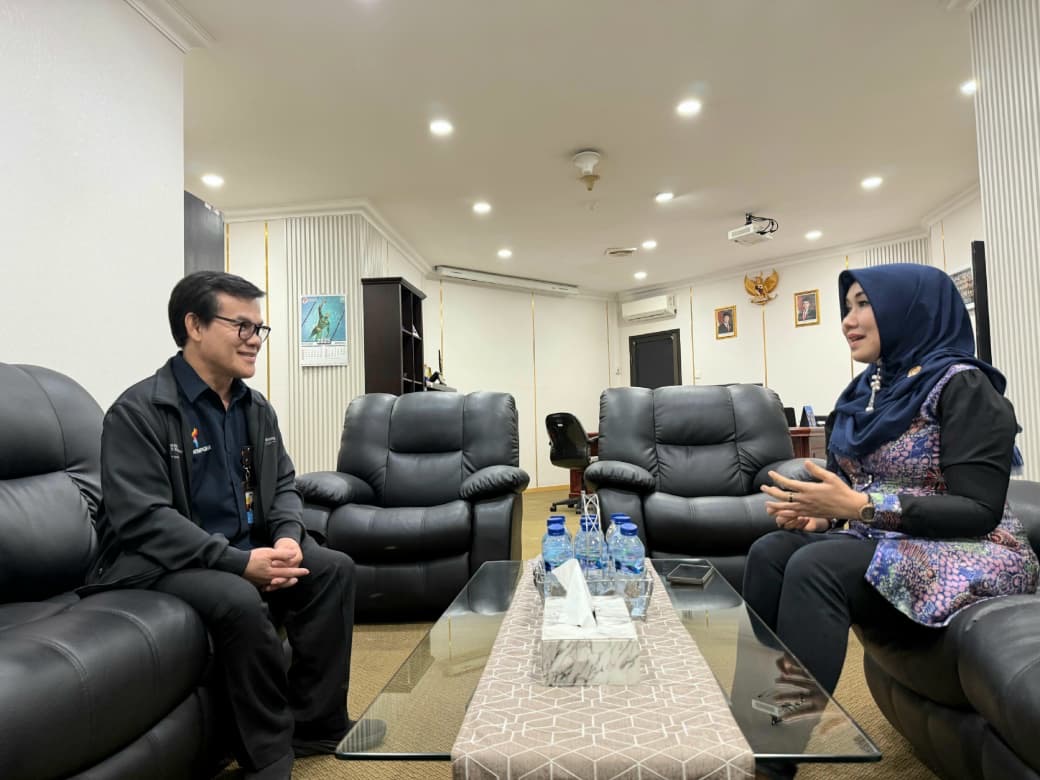 Ning Lia Istifhama saat bertemu dengan Kemenpora