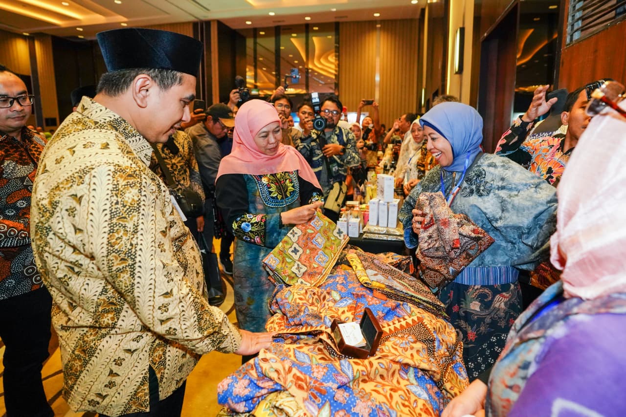 Gubernur Khofifah Indar Parawansa saat misi dagang bersama Jawa Tengah
