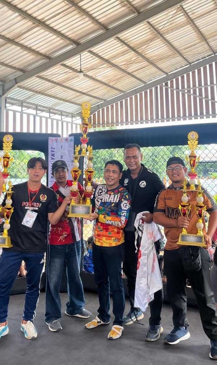 FOKUS : Tiga atlet IBCA MMA Gresik fokus persiapan PON Beladiri 2026.