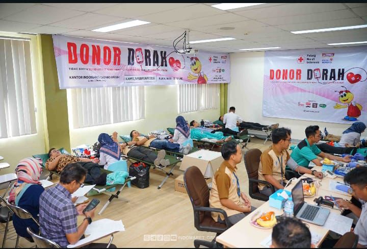 BERBAGI KEBAIKAN : Indomaret Cabang Gresik bersama PMI sukses menyelenggarakan kegiatan donor darah