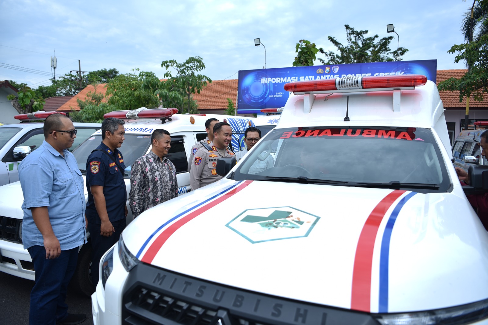 PEMBEKALAN : Kapolres Gresik beserta jajaranya saat memberikan pembekalan Ambulance Road Safety untuk Operasi Keselamatan Semeru 2026.