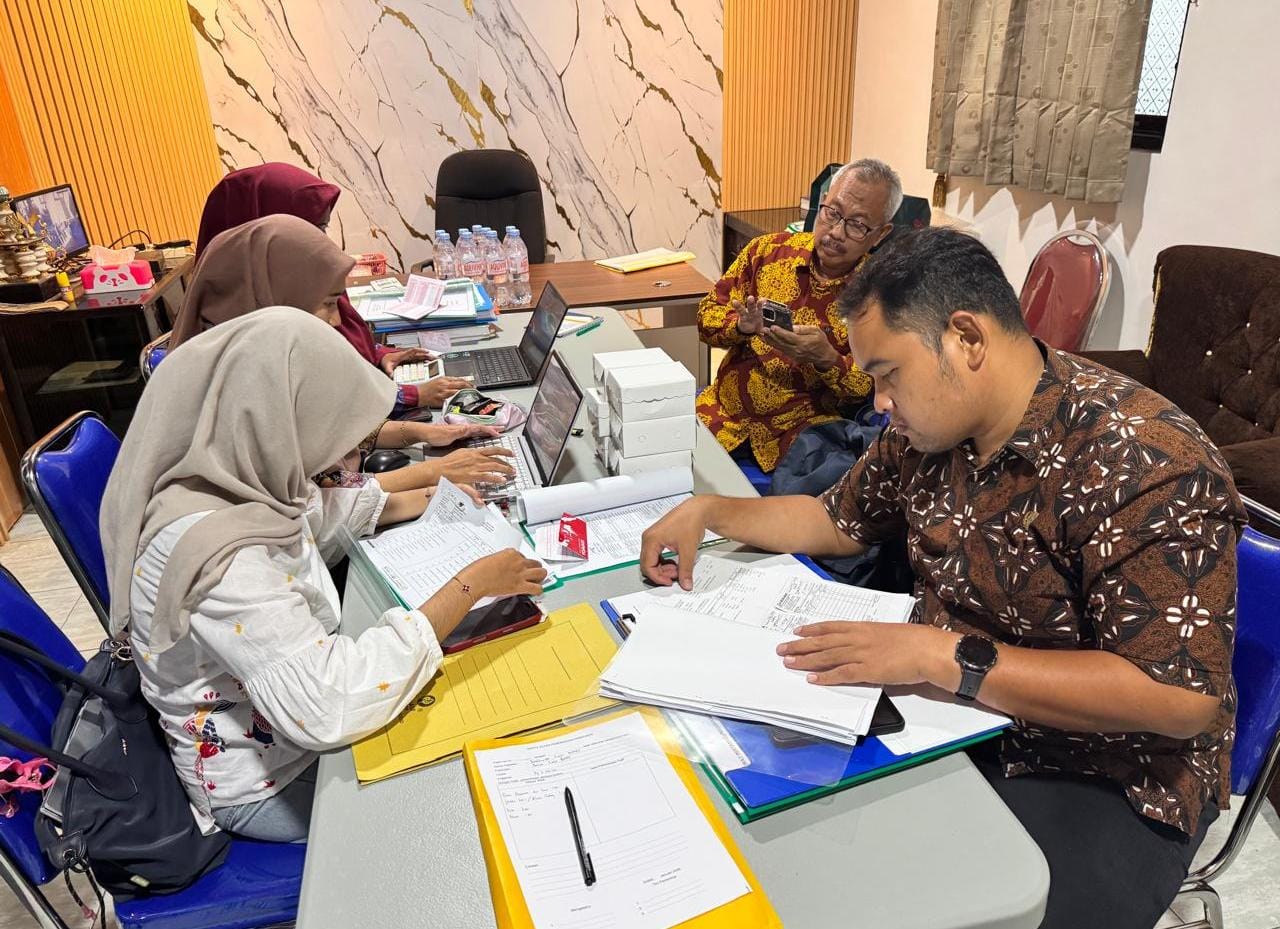 PENGAWASAN : Kepala Inspektorat Gresik, Ahmad Hadi memperkuat pengawasan dan keuangan desa.