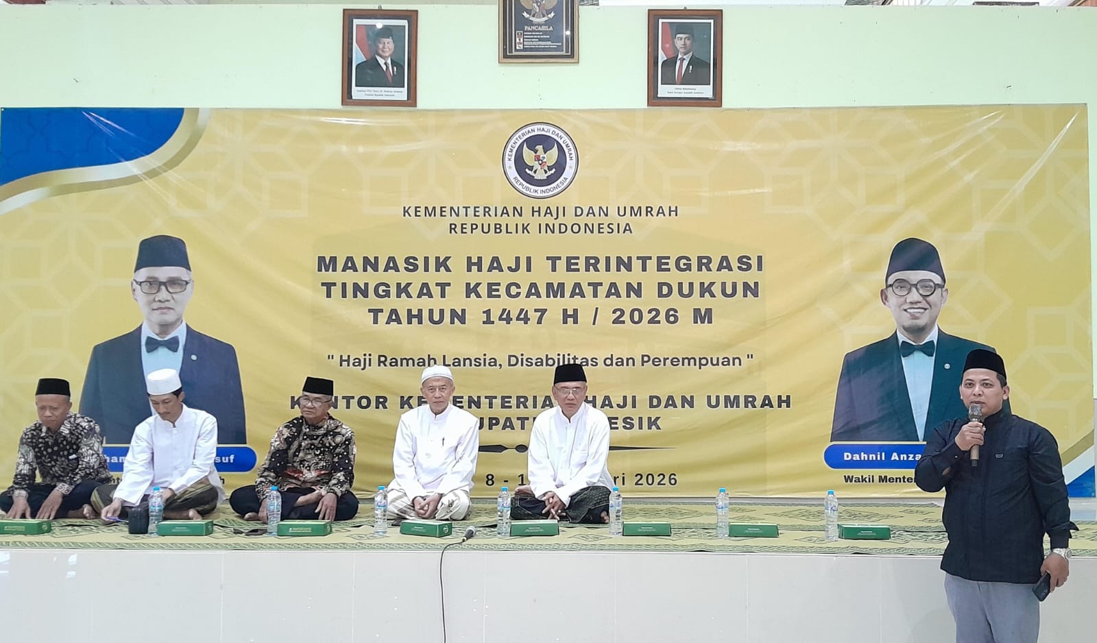 MANASIK : Kepala Kantor Kemenhaj Gresik, Lulus menggelar manasik haji di Kecamatan Dukun, Gresik.
