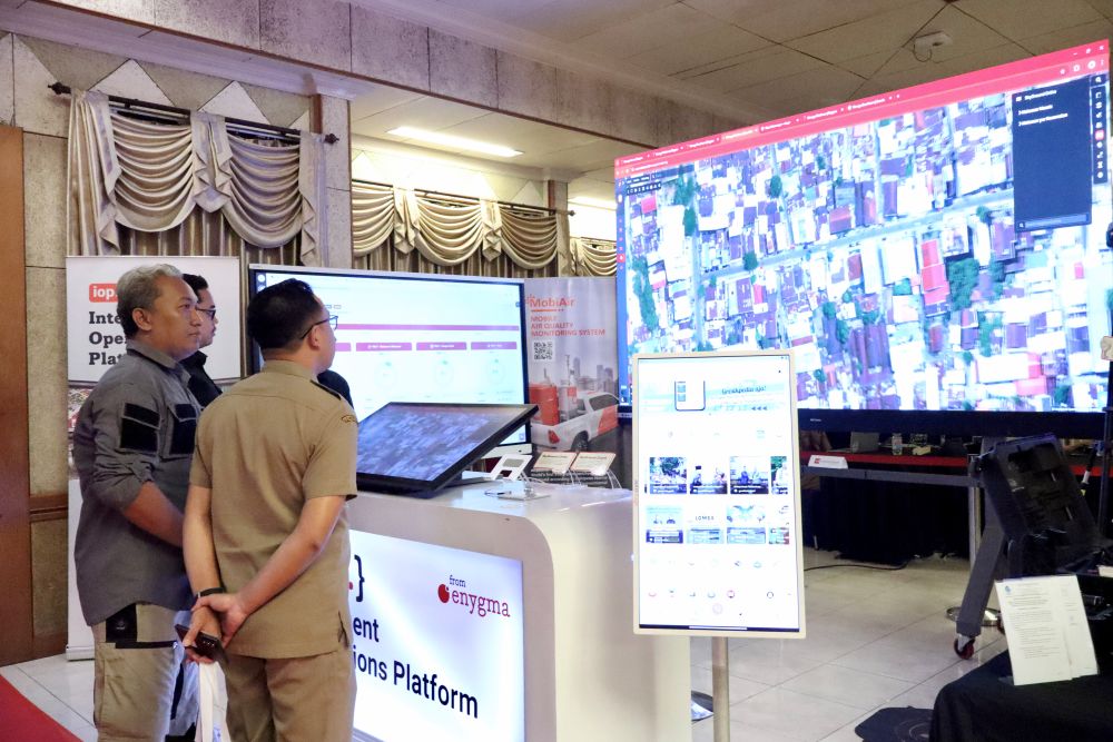 KONTROL: Pemerintah Kabupaten (Pemkab) Gresik terus memperkuat transformasi digital pemerintahan untuk menghadirkan layanan publik yang merata.
