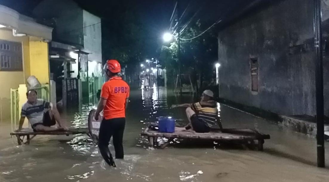 SURUT : BPBD Gresik tetap waspada dengan curah hujan ekstrim dan banjir sudah mulai surut.