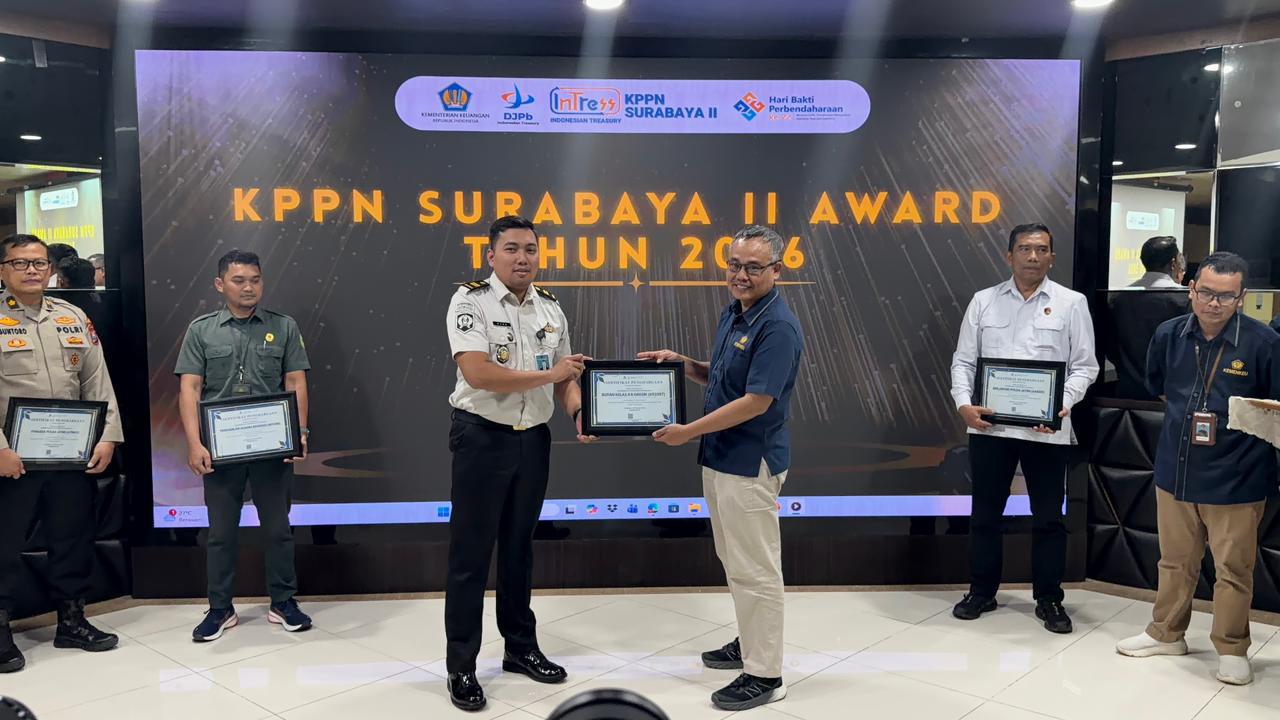 PRESTASI: Kepala Sub Seksi Pengelolaan Rutan Gresik, Ryan Wilda Rachman Faraby menerima penghargaan IKPA Terbaik II dengan nilai 100 kategori Pagu Sedang TA 2025 di Gedung Keuangan Negara.