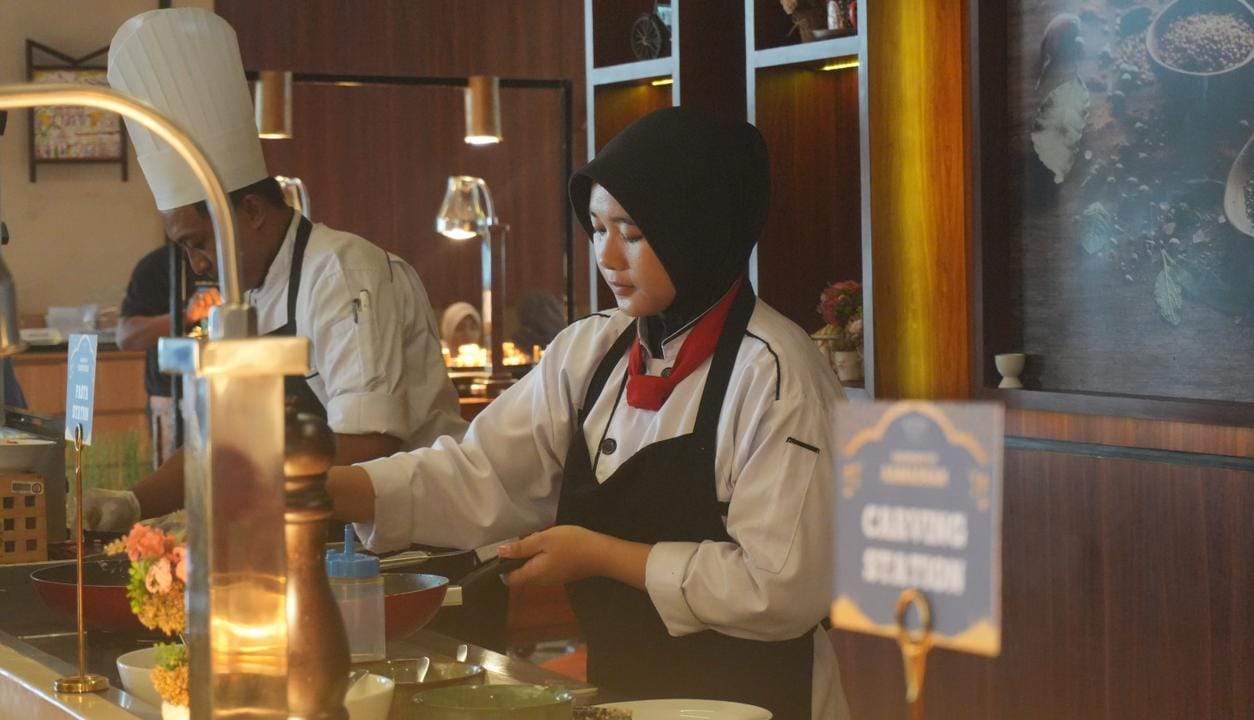 SAJIAN: Manajemen Aston Gresik memperkenalkan menu andalan Mediterania dan Nusantara dalam peluncuran paket "Harmony Of Ramadhan".