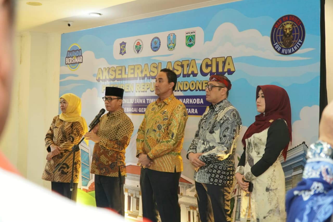 Gubernur Khofifah bersama menteri desa sekaligus DPD RI Lia Istifhama