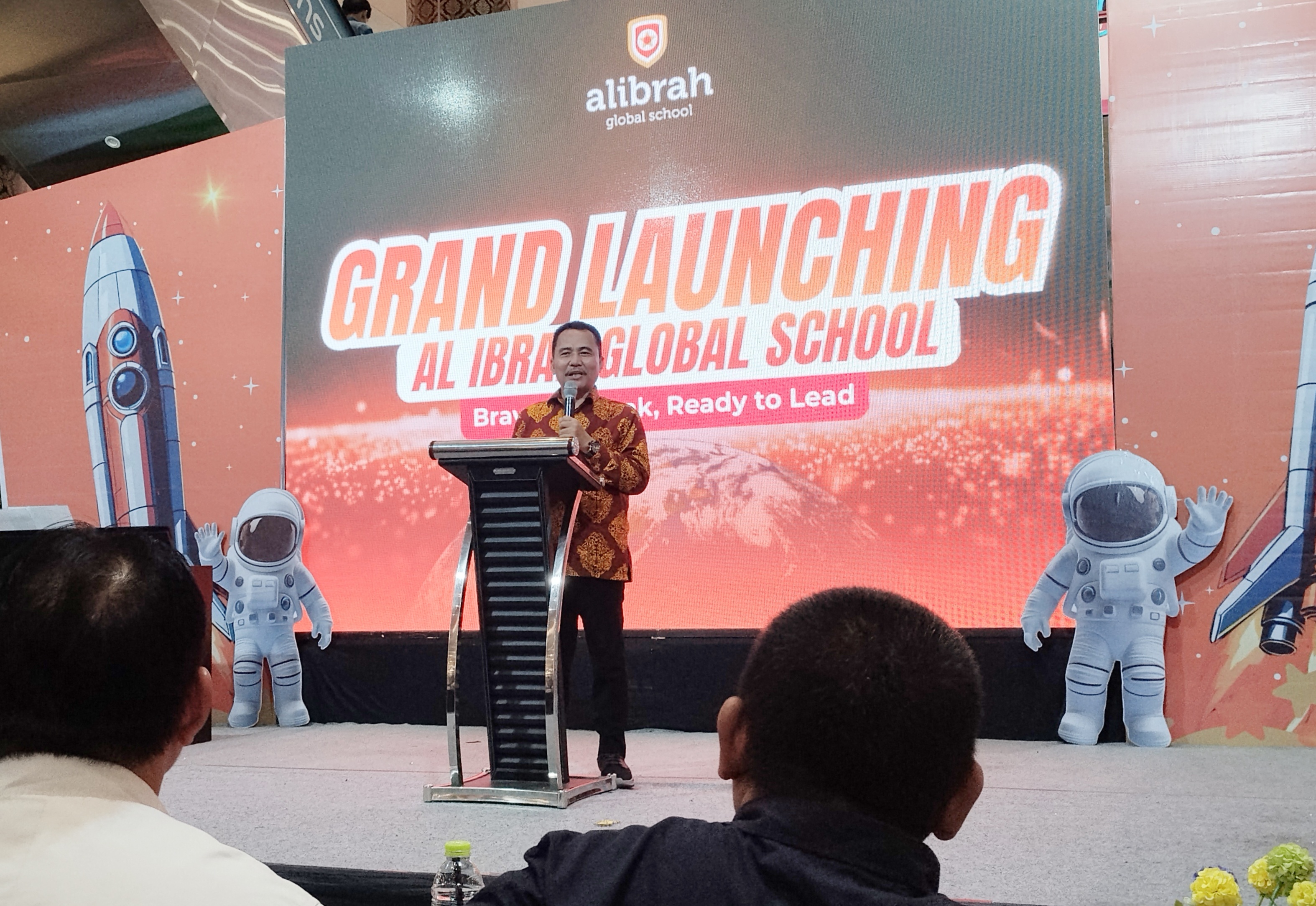 Kepala Dinas Pendidikan Kabupaten Gresik Dr. S. Hariyanto, M. Pd., hadir secara langsung melaunching Al Ibrah Global School.