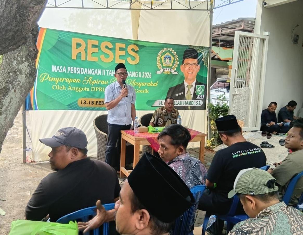 RESES : Wakil Ketua III DPRD Gresik, Abdullah Hamdi menggelar reses atau aspirasi masyarakat.