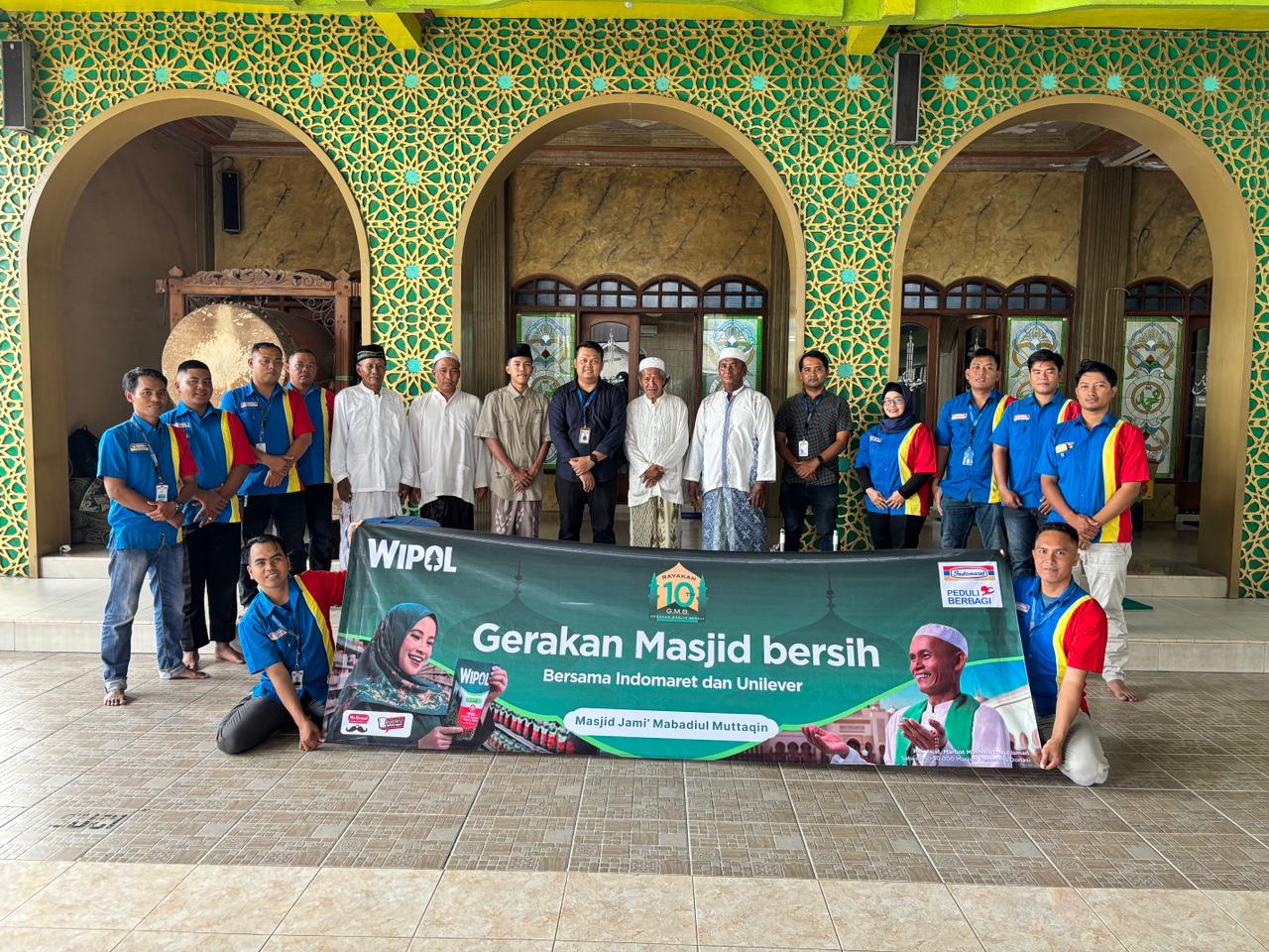 Indomaret bersama Wipol (Unilever) kembali bersinergi dalam program Gerakan Masjid Bersih (GMB) 2026. Memasuki tahun ke-10, aksi nyata ini diawali di Masjid Jami