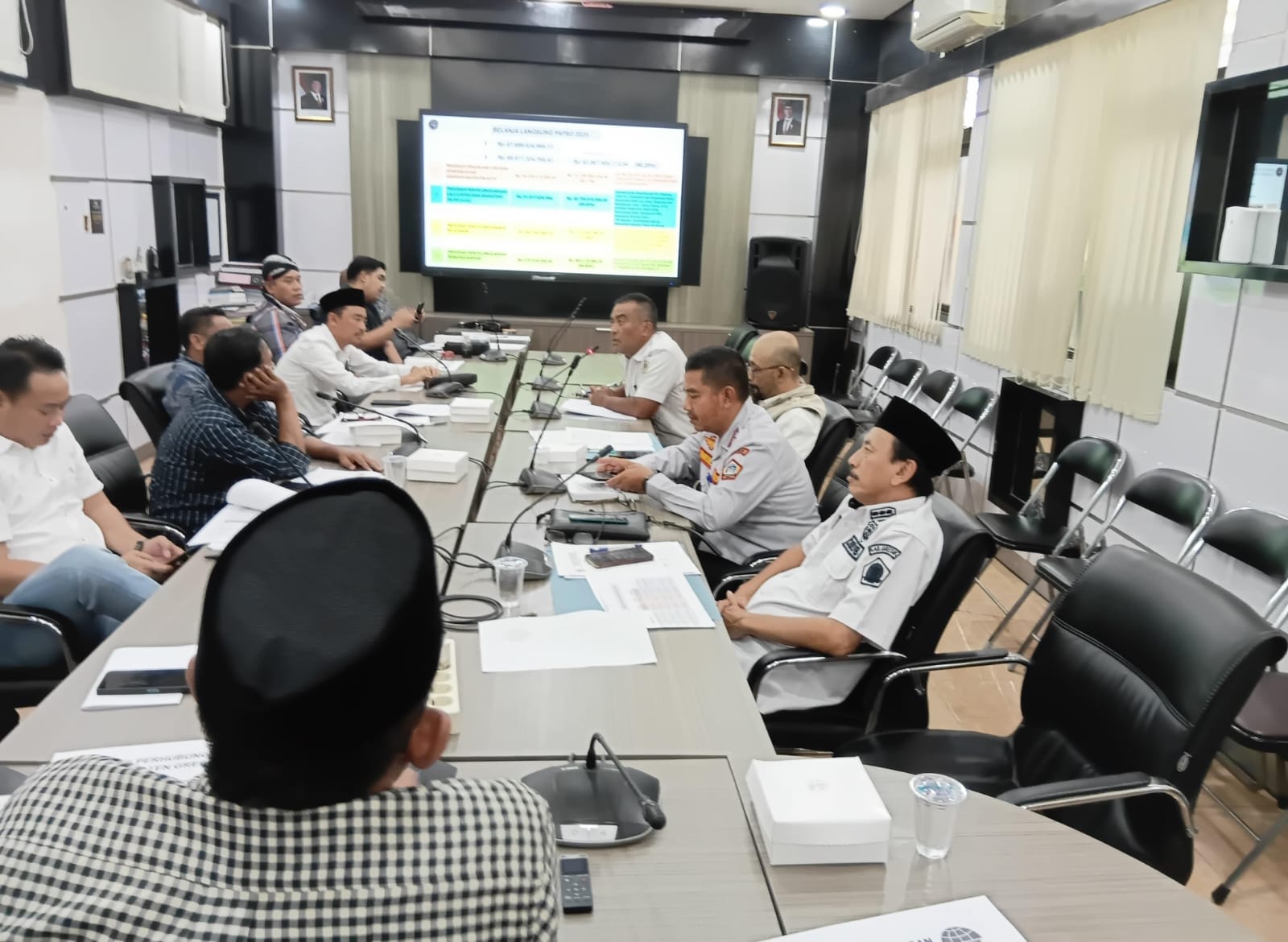 RAPAT : Komisi III DPRD Gresik menggelar rapat bersama Dishub Gresik. 