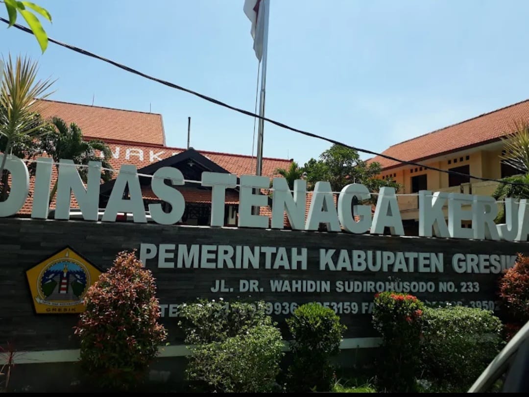 SUASANA : Kantor Disnaker Gresik. 