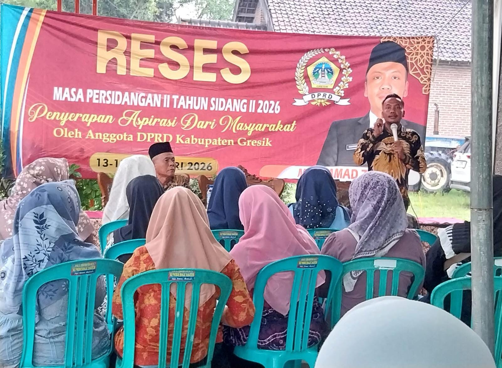 RESES : Ketua Komisi IV DPRD Gresik, Muchamad Zaifudin saat serap aspirasi masyarakat. 