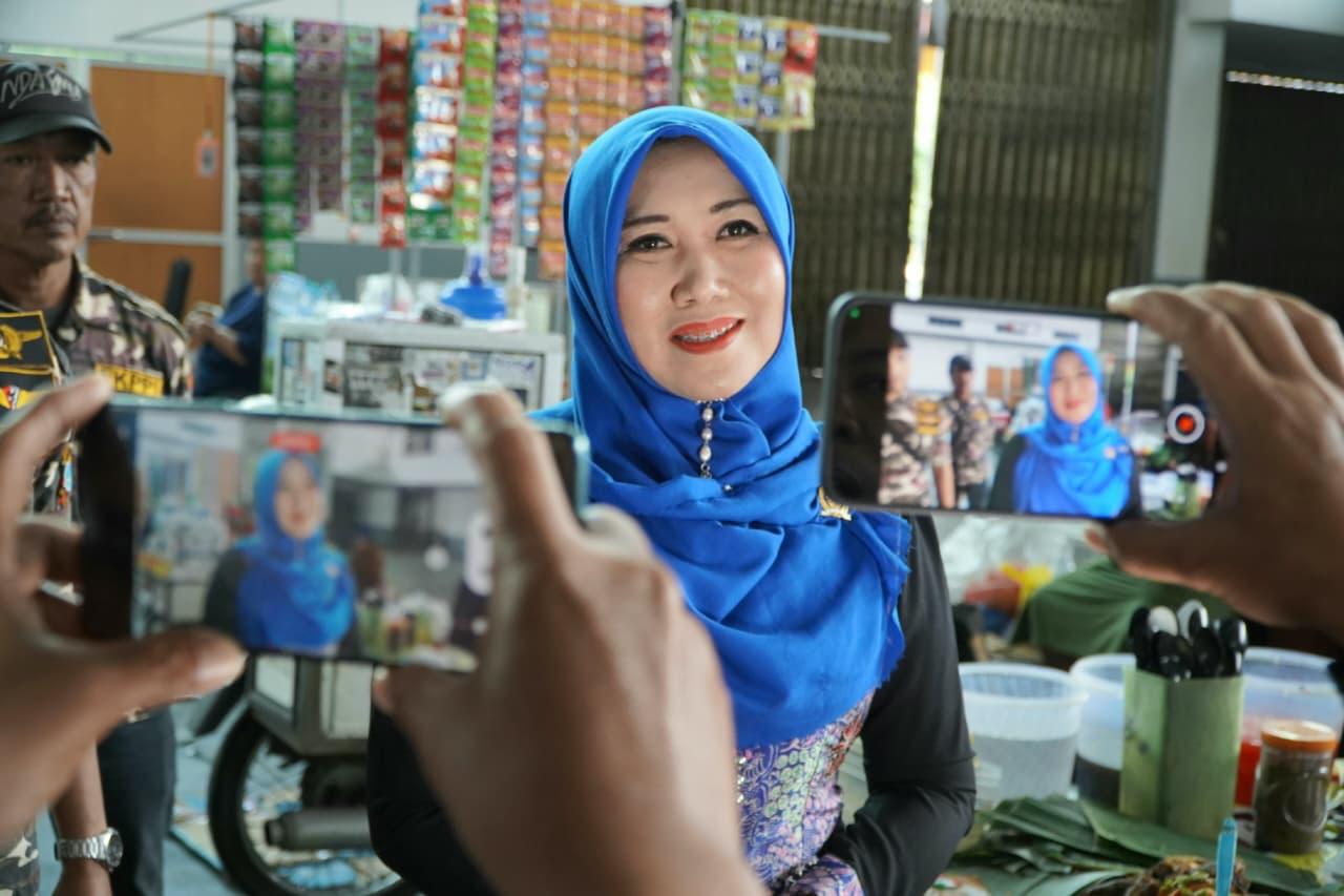 Podcast politisi Dr. Lia Istifhama saat blak-blakan saldo kosong bikin decak kagum