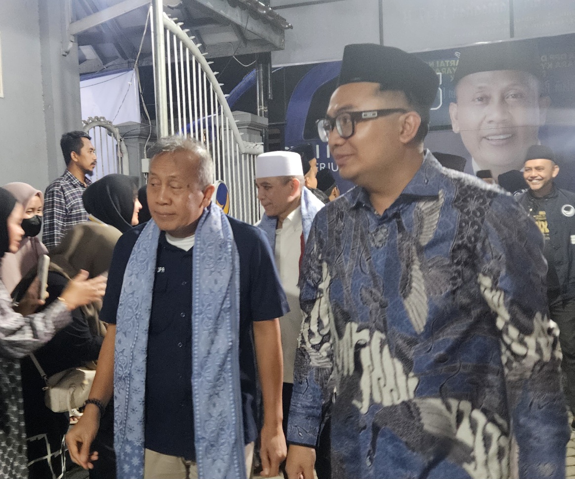 Wakil Ketua Umum DPP Nasdem, Saat Mustofa didampingi Ketua DPD Nasdem Gresik, Thoriq Majiddanor.