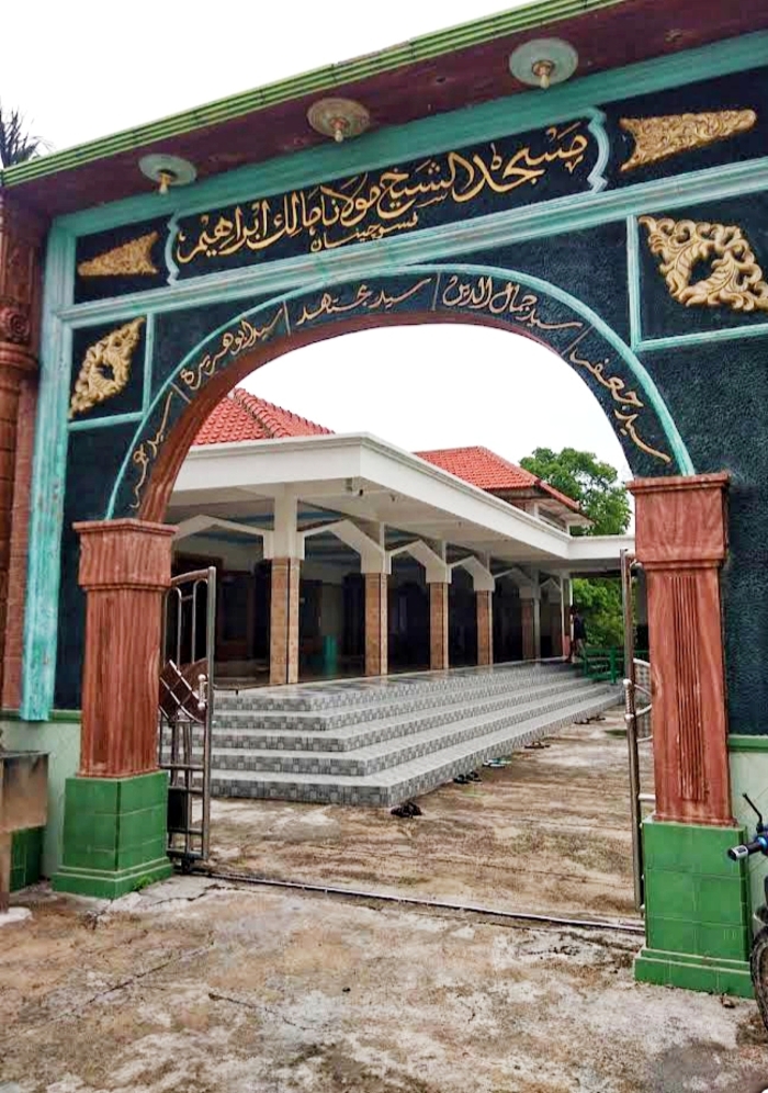 MASJID TERTUA : Masjid Syeikh Maulana Malik Ibrahim di dusun Pesucinan, desa Leran, Kecamatan Manyar, Gresik.