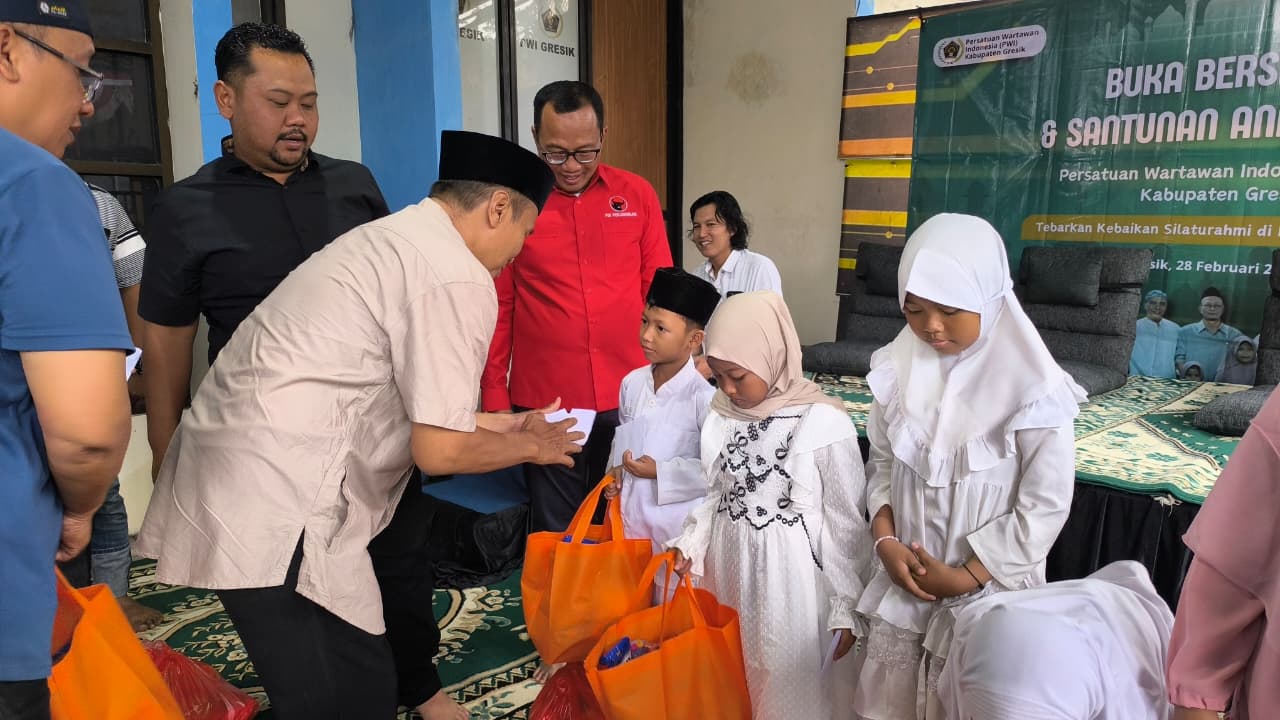 PWI Kabupaten Gresik kembali menggelar agenda rutin tahunan santunan anak yatim dan buka puasa bersama di Ramadhan 2026.