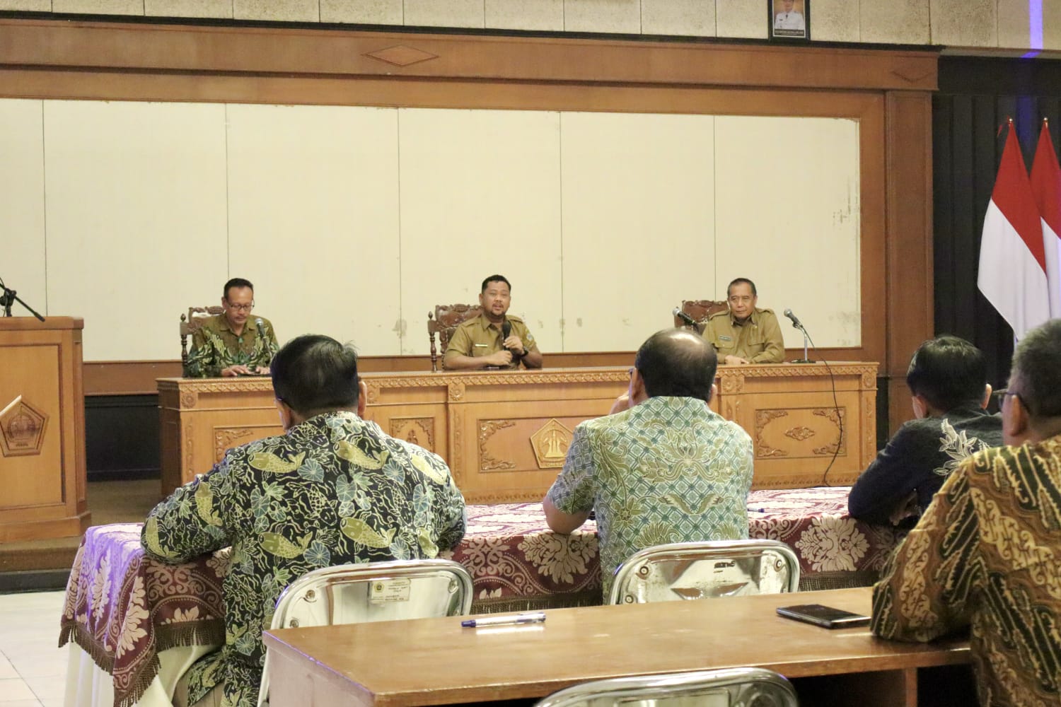 Jelang Rotasi : Bupati Gresik, Fandi Akhmad Yani  (tengah) membuka kegiatan uji kompetensi pejabat tinggi pratama di lingkungan Pemkab Gresik.