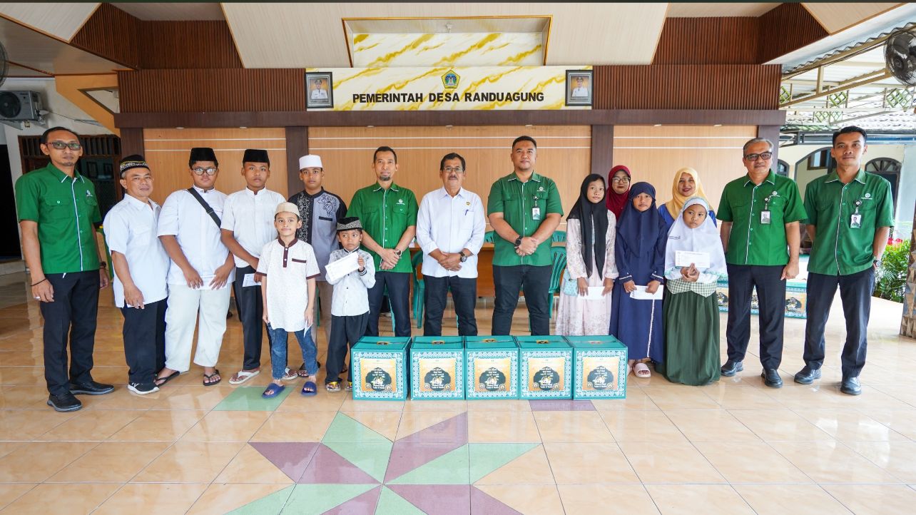 PEDULI : Petrokimia Kayaku berikan Santunan kepada 60 Anak Yatim dari enam Desa/Kelurahan Sekitar perusahaan.