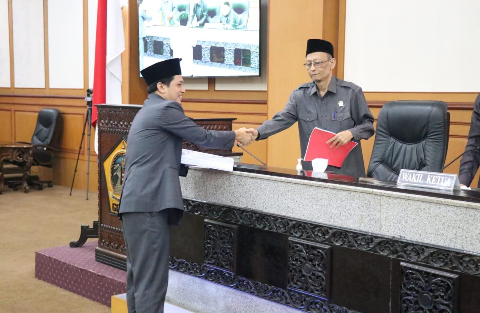 Lapor : Anggota Fraksi Partai Gerindra DPRD Kabupaten Gresik Muhammad Kurdi saat memberikan hasil reses. 