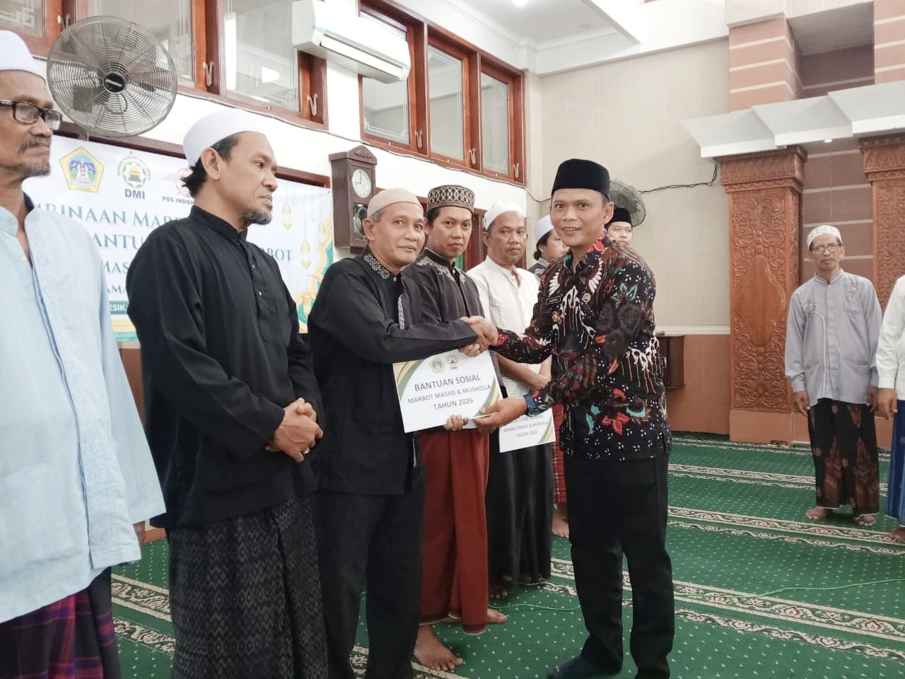 91 orang marbot masjid dan musholla dari seluruh wilayah Gresik hadir untuk menerima pembinaan sekaligus bantuan. 