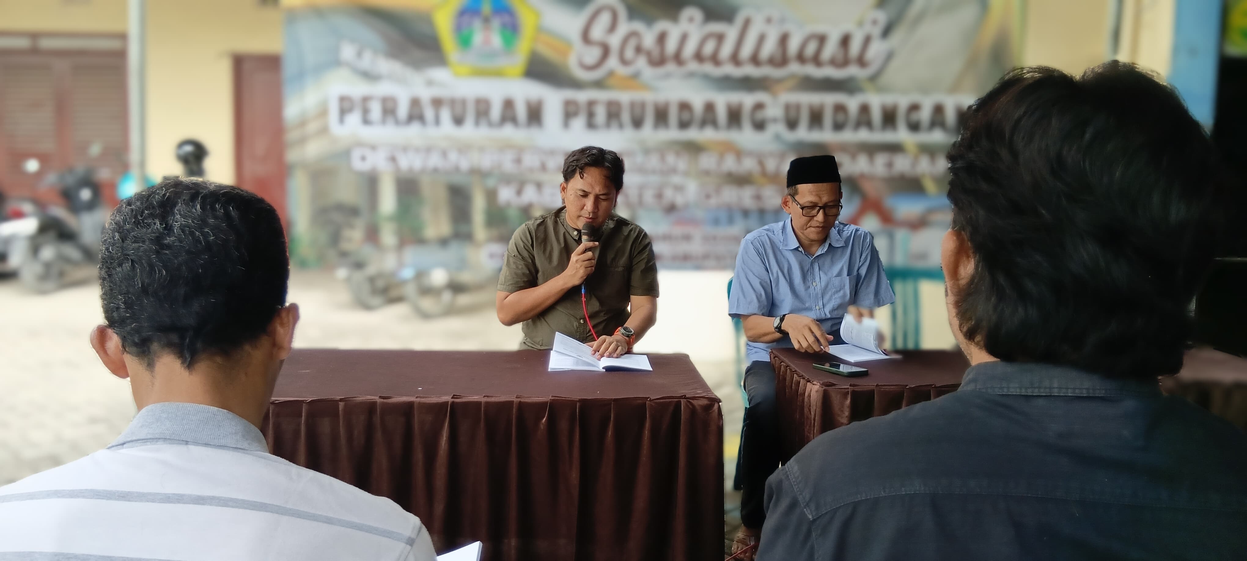 Wakil Ketua III DPRD Kabupaten Gresik, Abdullah Hamdi sosialisasi Perda di wilayah Menganti. 