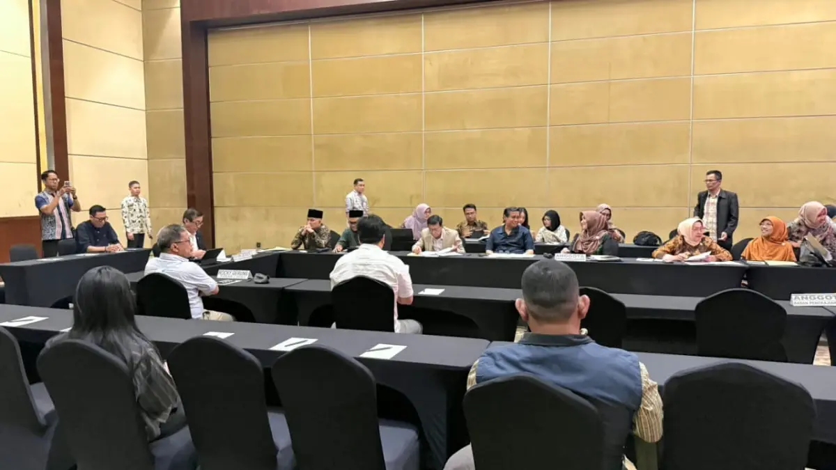 Suasana FGD Badan Pengkajian MPR RI di Serpong yang membahas tantangan demokrasi Pancasila.