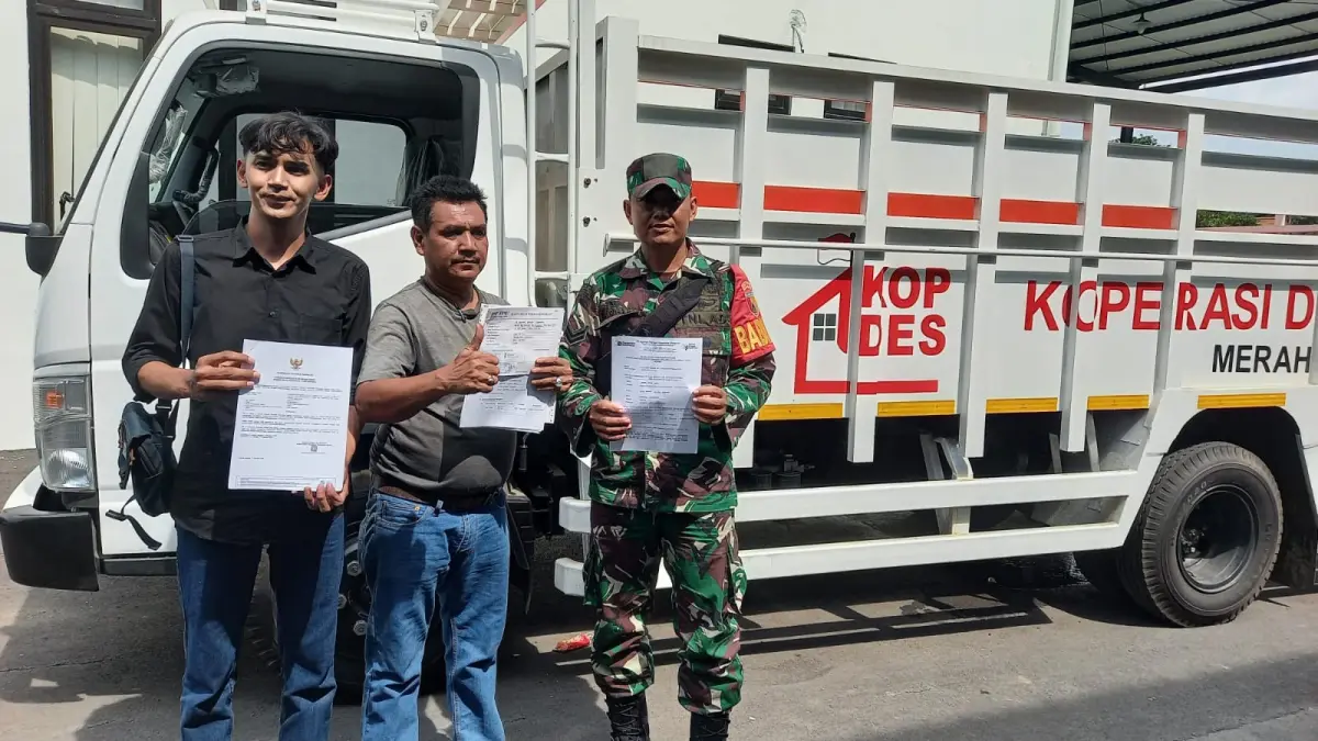 Sinergi : Sebanyak 36 KDKMP di Kabupaten Gresik resmi menerima dukungan 50 unit armada truk untuk memperkuat distribusi usaha berbasis kearifan lokal. (Yudhi/Radar Gresik) 