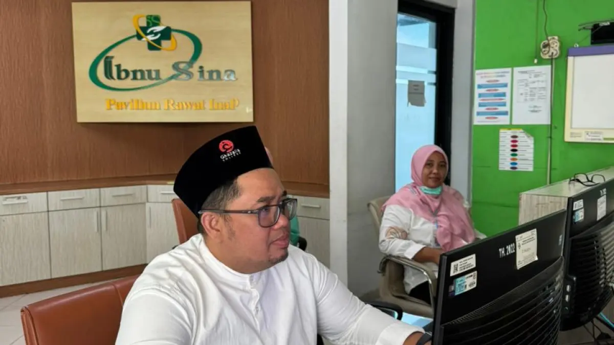 dr. Heri Munajib, SpN. dokter RSUD Ibnu Sina. (Yudhi/Radar Gresik) 